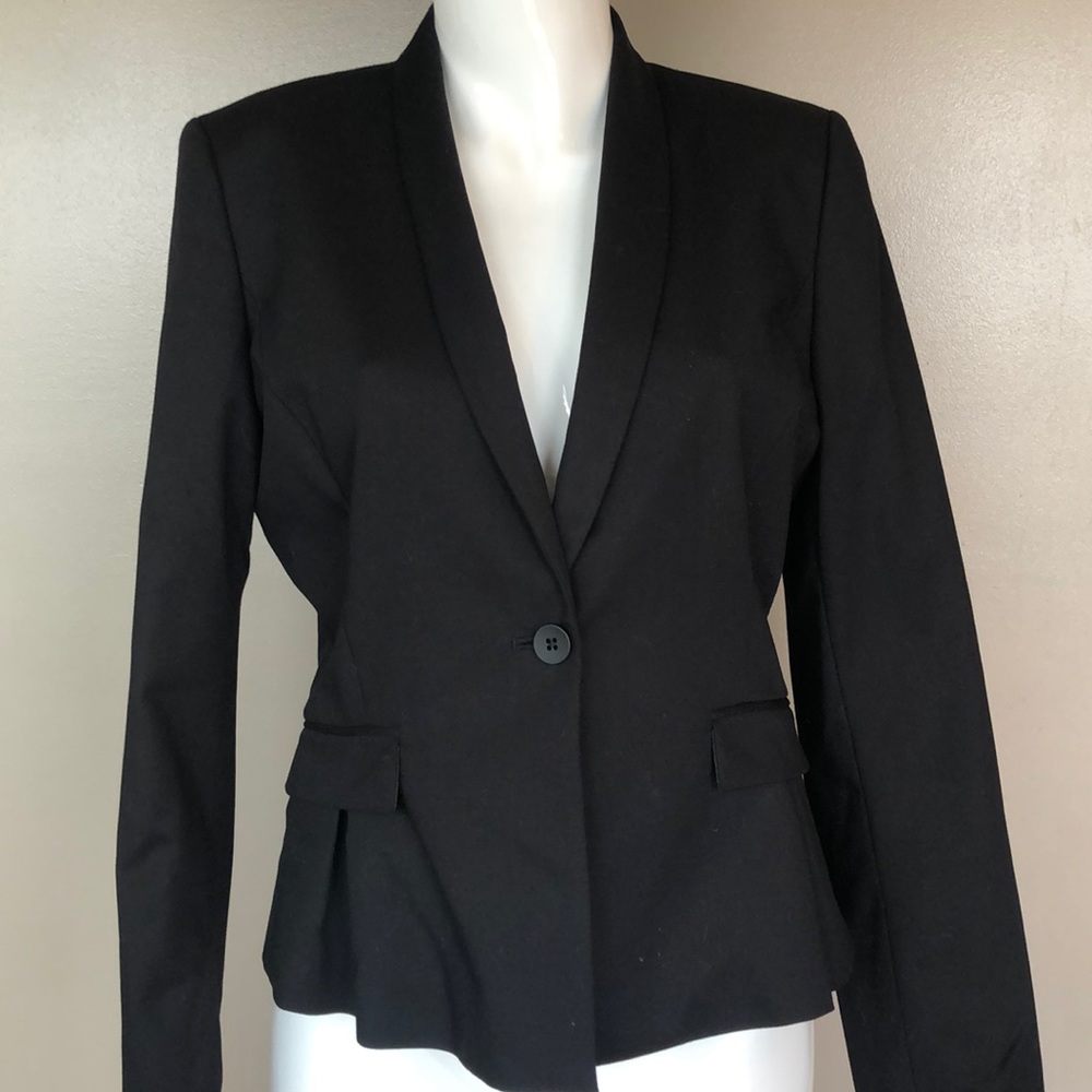 Tahari formal fully lined pleated black blazer